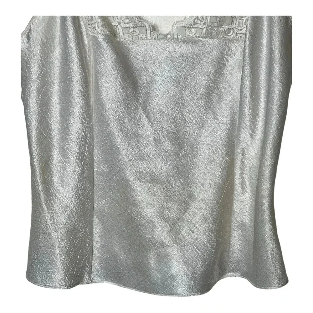 0390W. VINTAGE VICTORIA’S SECRET GOLD LABEL LINGERIE TOP WHITE IN COLOR SIZE MED